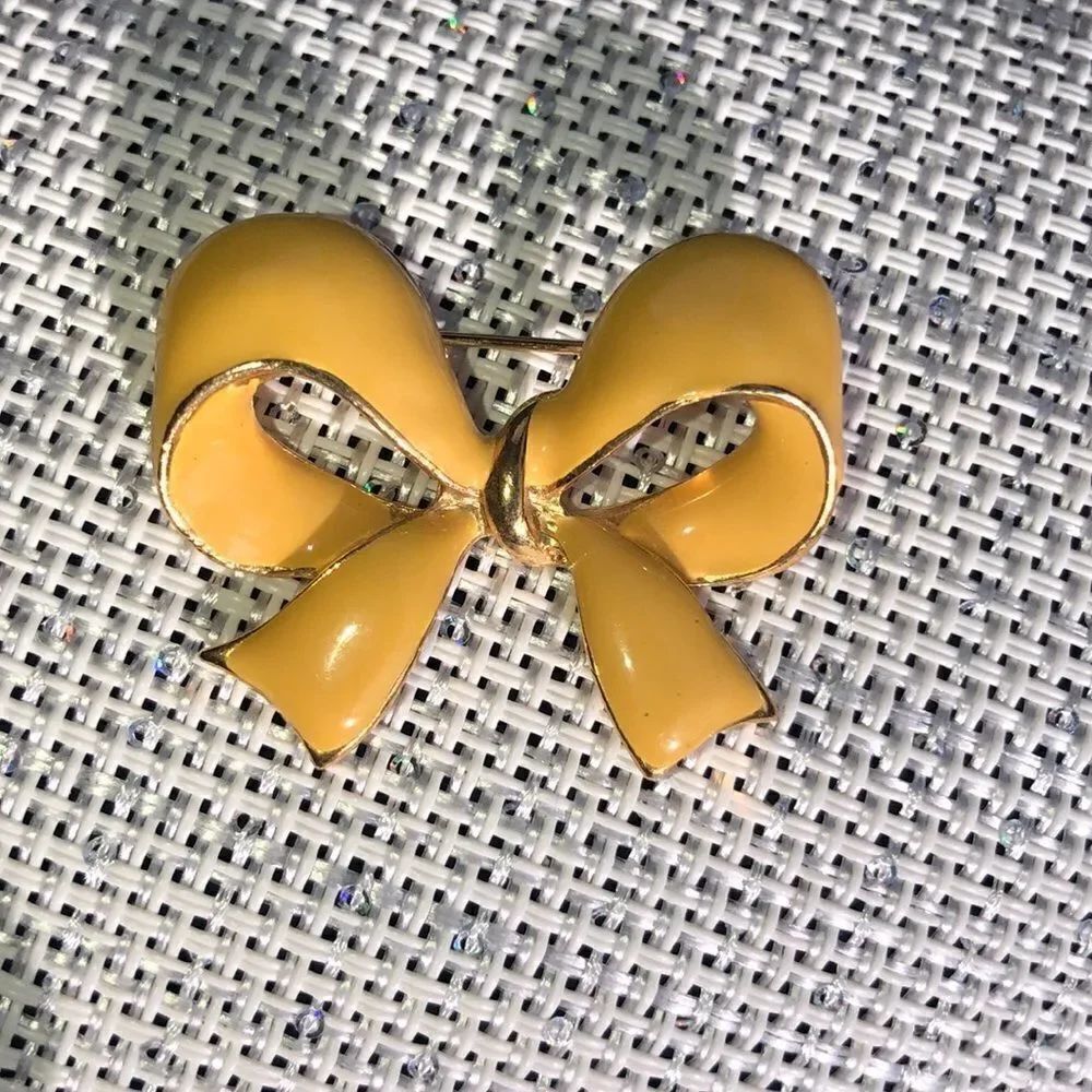 Vintage Enamel Bow Yellow Gold Tone
